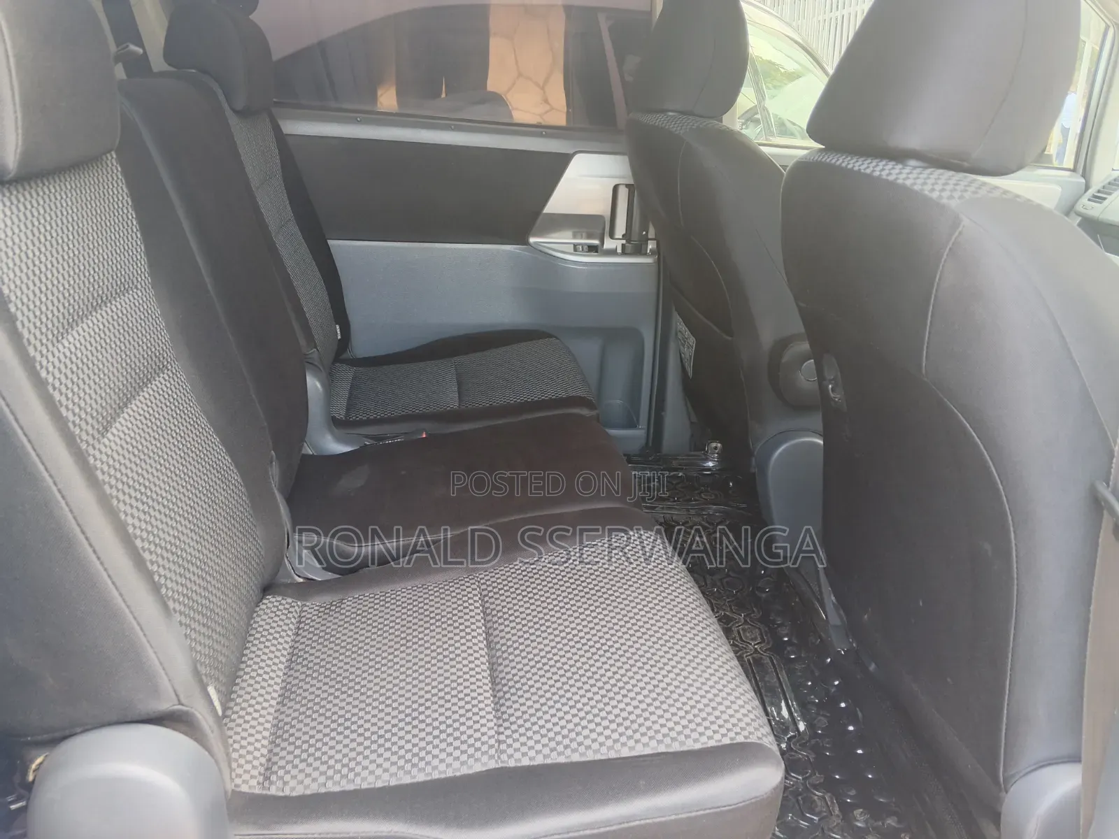 Toyota Noah 2009 Silver