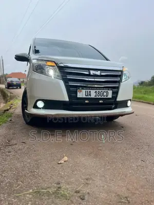 Toyota Noah 1.8 FWD Hybrid (7 seater) 2016 White