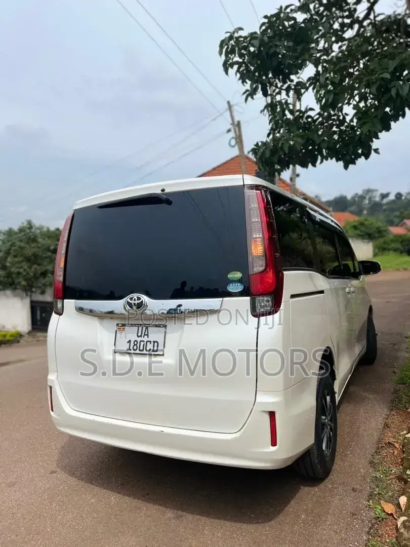 Toyota Noah 1.8 FWD Hybrid (7 seater) 2016 White