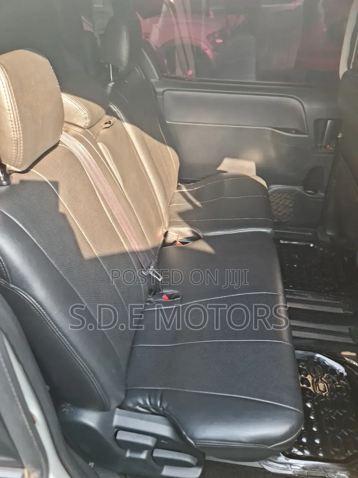 Toyota Noah 1.8 FWD Hybrid (7 seater) 2016 White