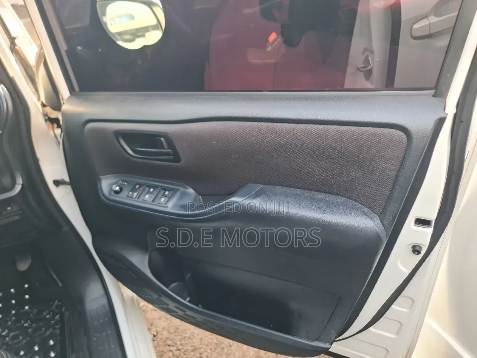 Toyota Noah 1.8 FWD Hybrid (7 seater) 2016 White