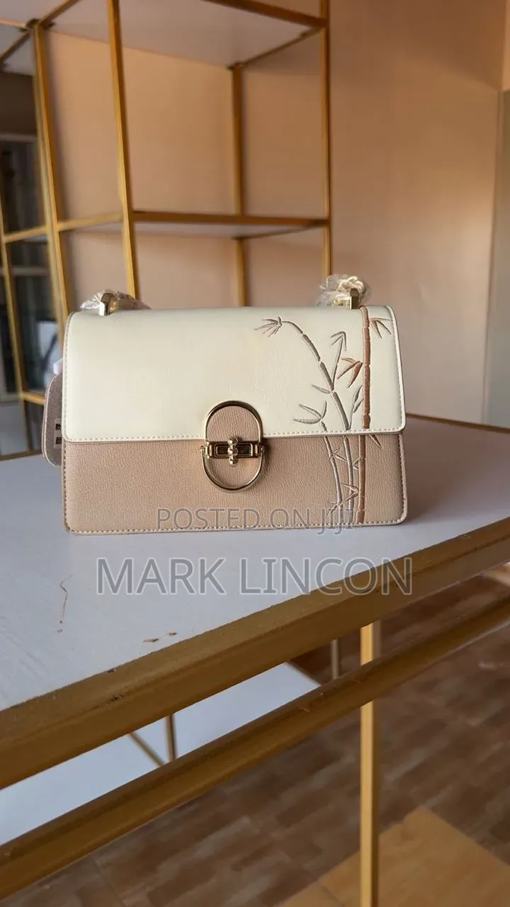 Luxurious Beige Handbag for Womens