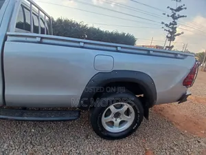 Toyota Hilux 2015 Silver