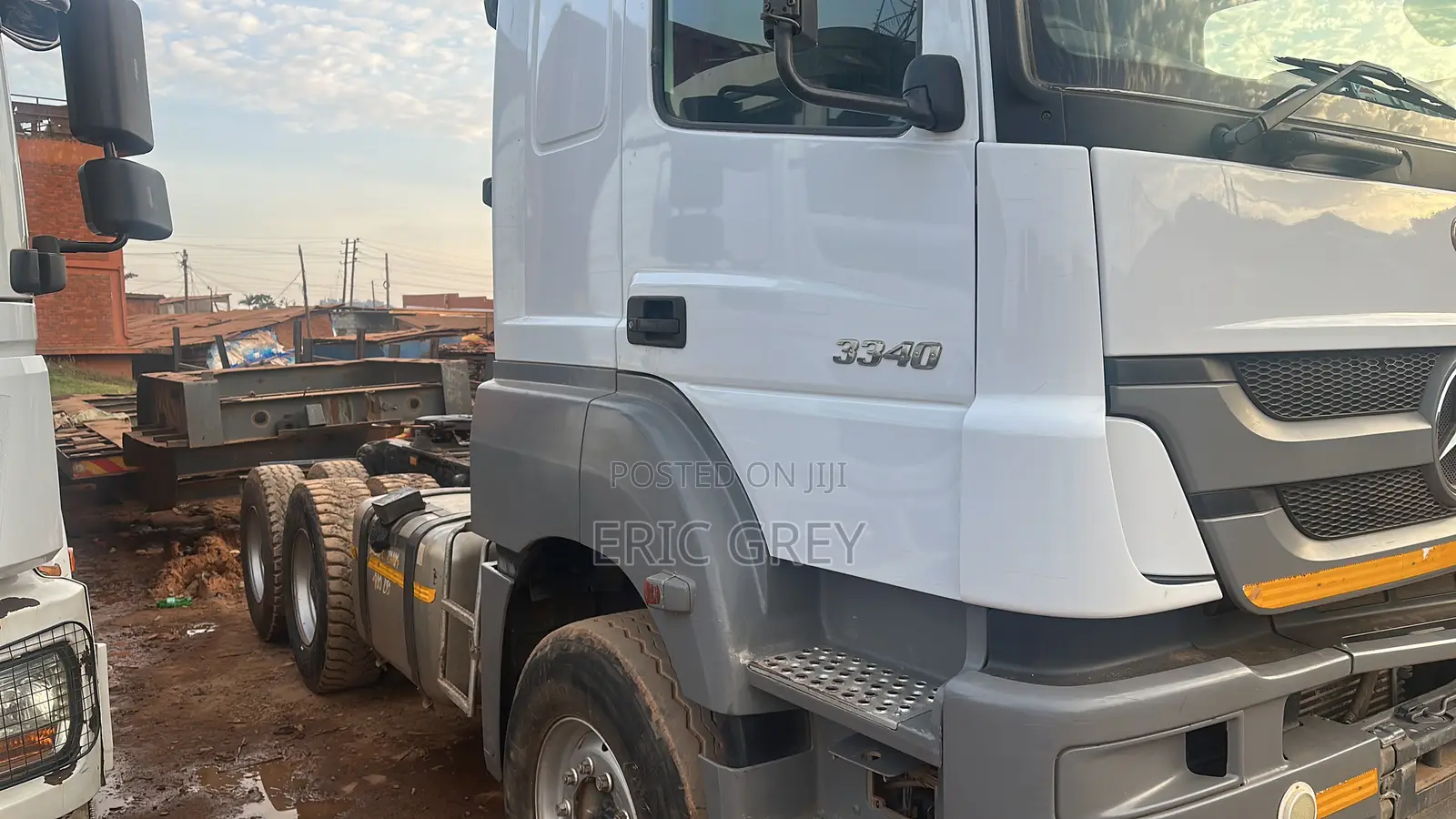 Mercedes-Benz Axor 2011 White, Only the Head Double Axle