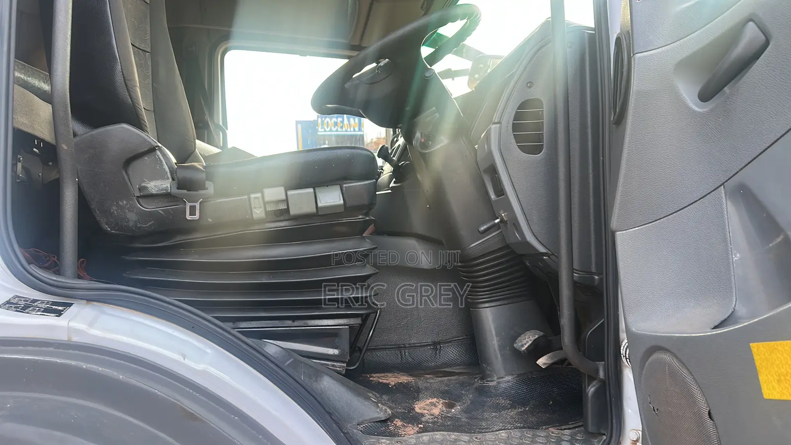 Mercedes-Benz Axor 2011 White, Only the Head Double Axle
