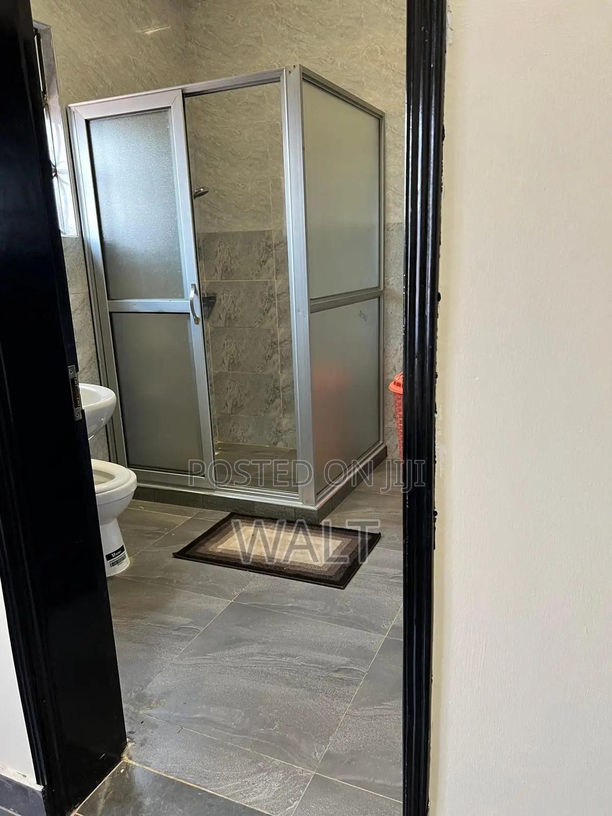 Furnished 9bdrm House in Mbalwa, Central Division for rent