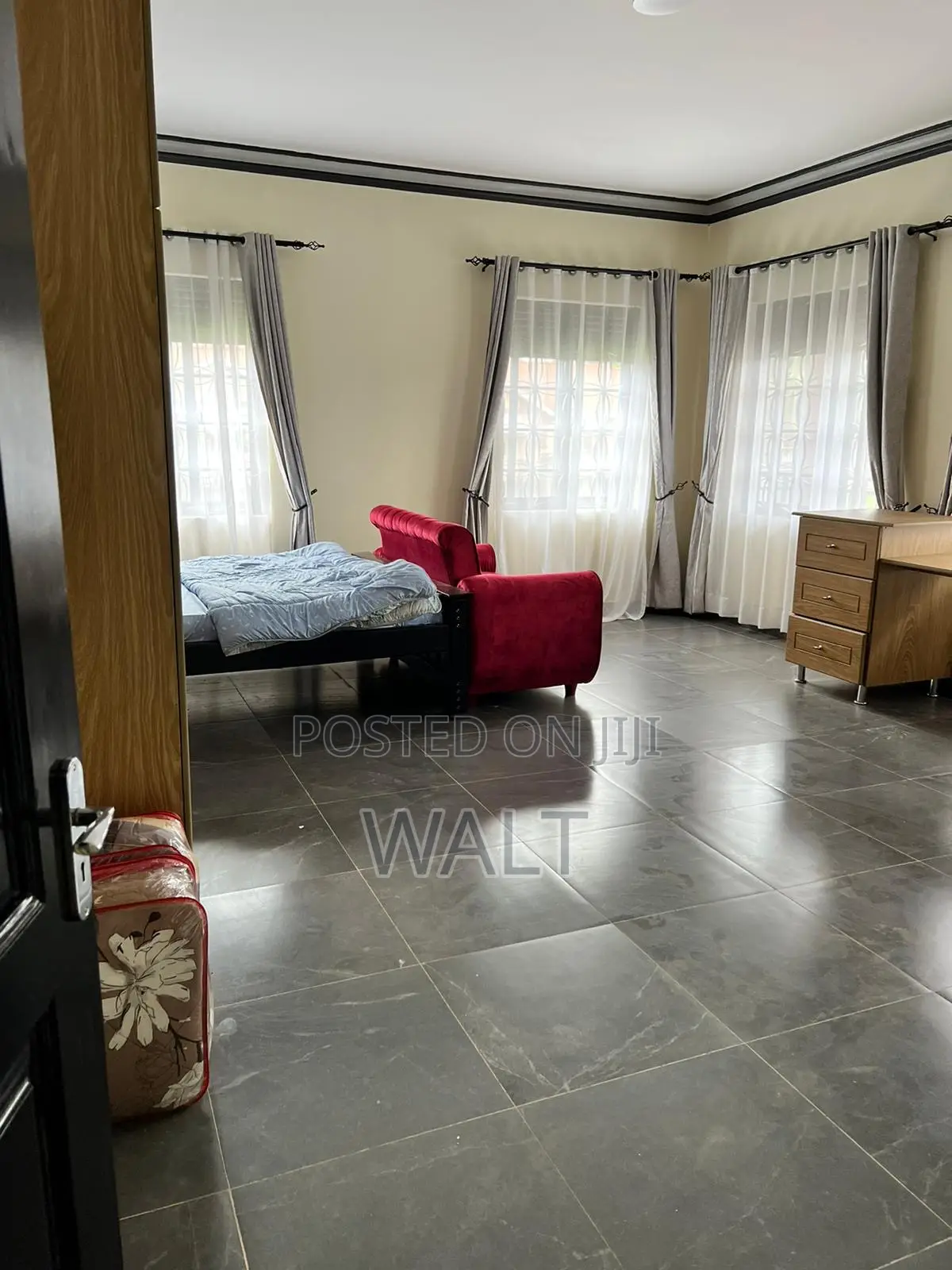 Furnished 9bdrm House in Mbalwa, Central Division for rent