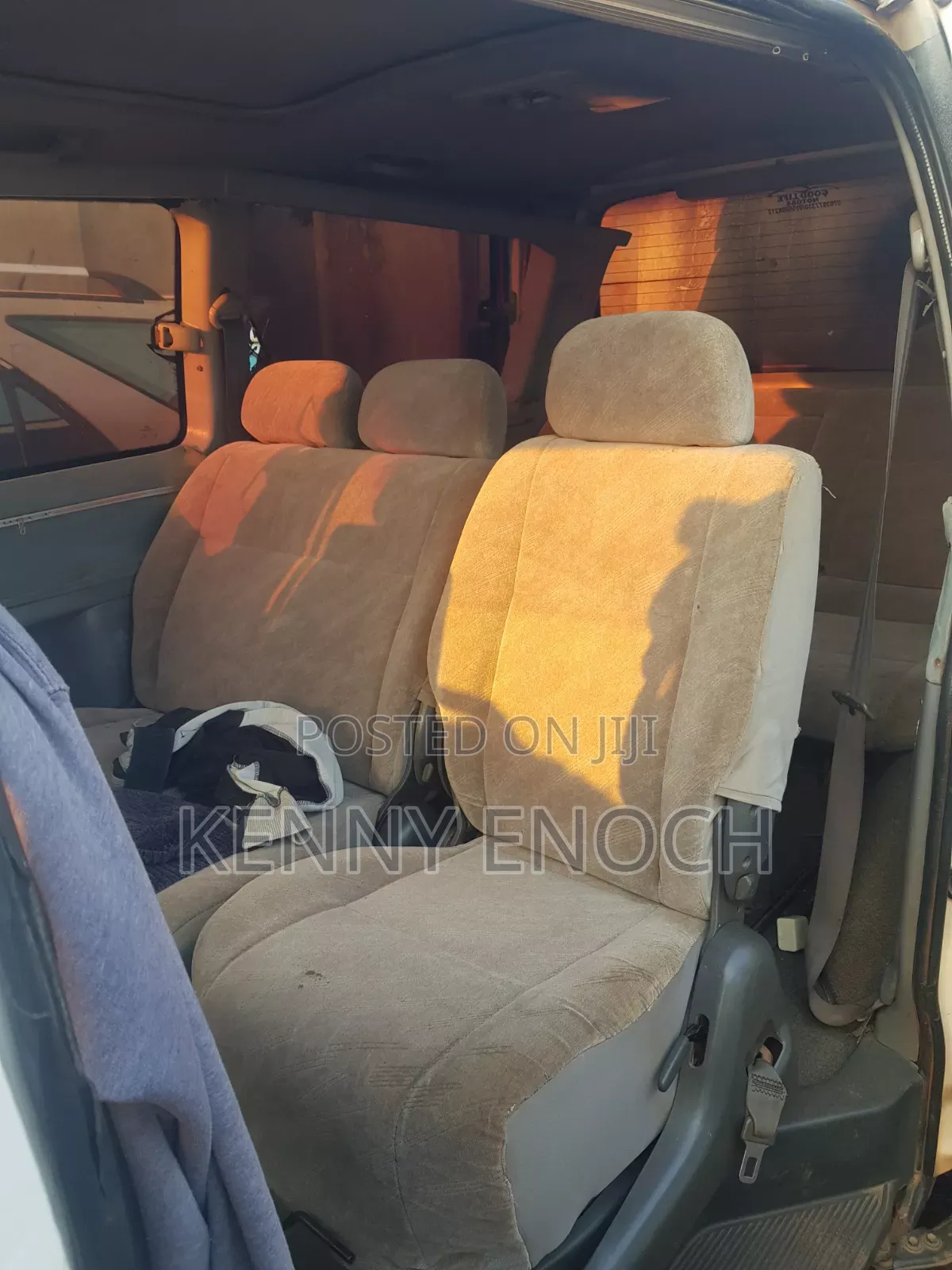 Toyota Regius 2000 Beige