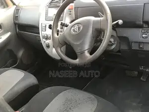 Toyota Ractis 2006 Silver
