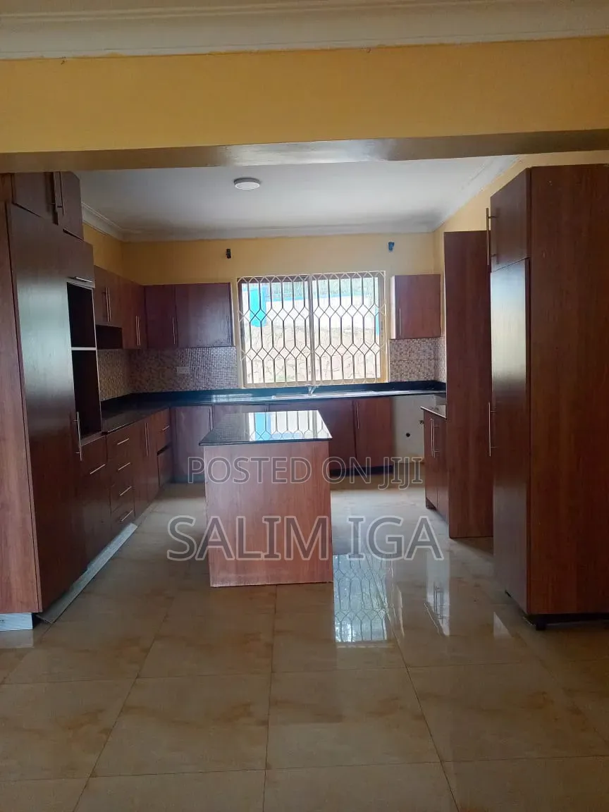 3bdrm Block of Flats in Kololo Property, Central Division for rent