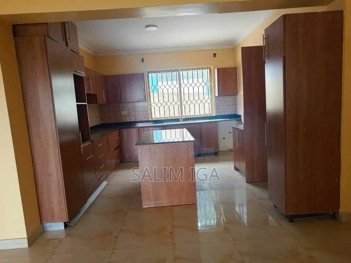 3bdrm Block of Flats in Kololo Property, Central Division for rent
