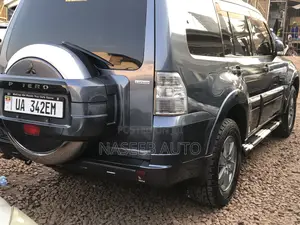 Mitsubishi Pajero 2009 Gray