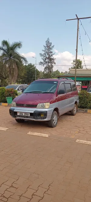 Toyota Noah 2005 Maroon