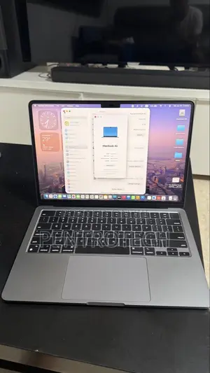 Laptop Apple MacBook Air 2022 M2 8GB Apple M2 SSD 256GB