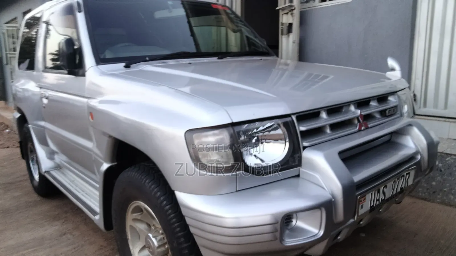 Mitsubishi Pajero 2000 Silver