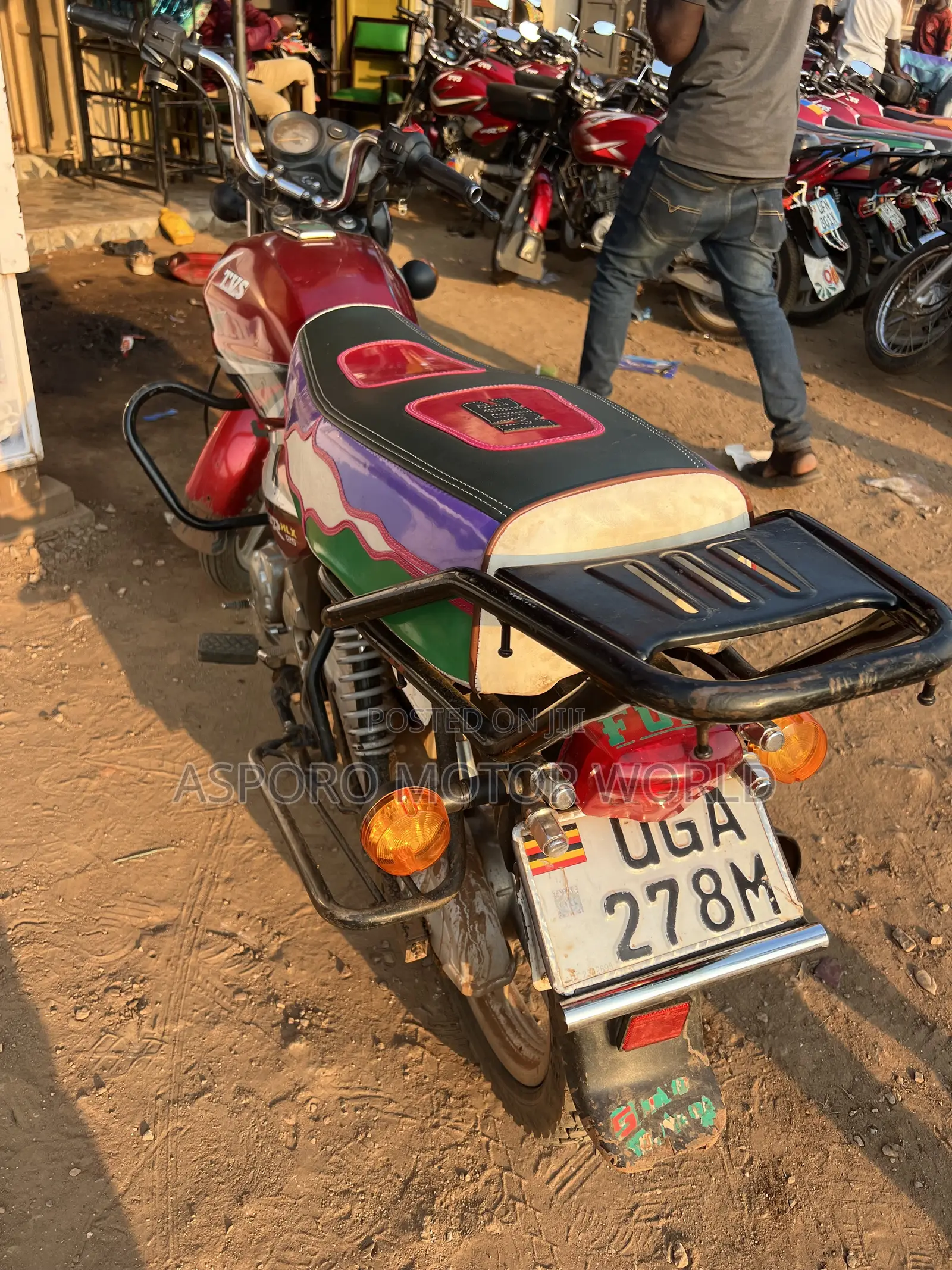 TVS HLX 125 2024 Red