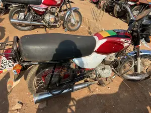 Bajaj Boxer 100 2021 Red