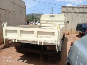 Mitsubishi Canter 1982 Yellow