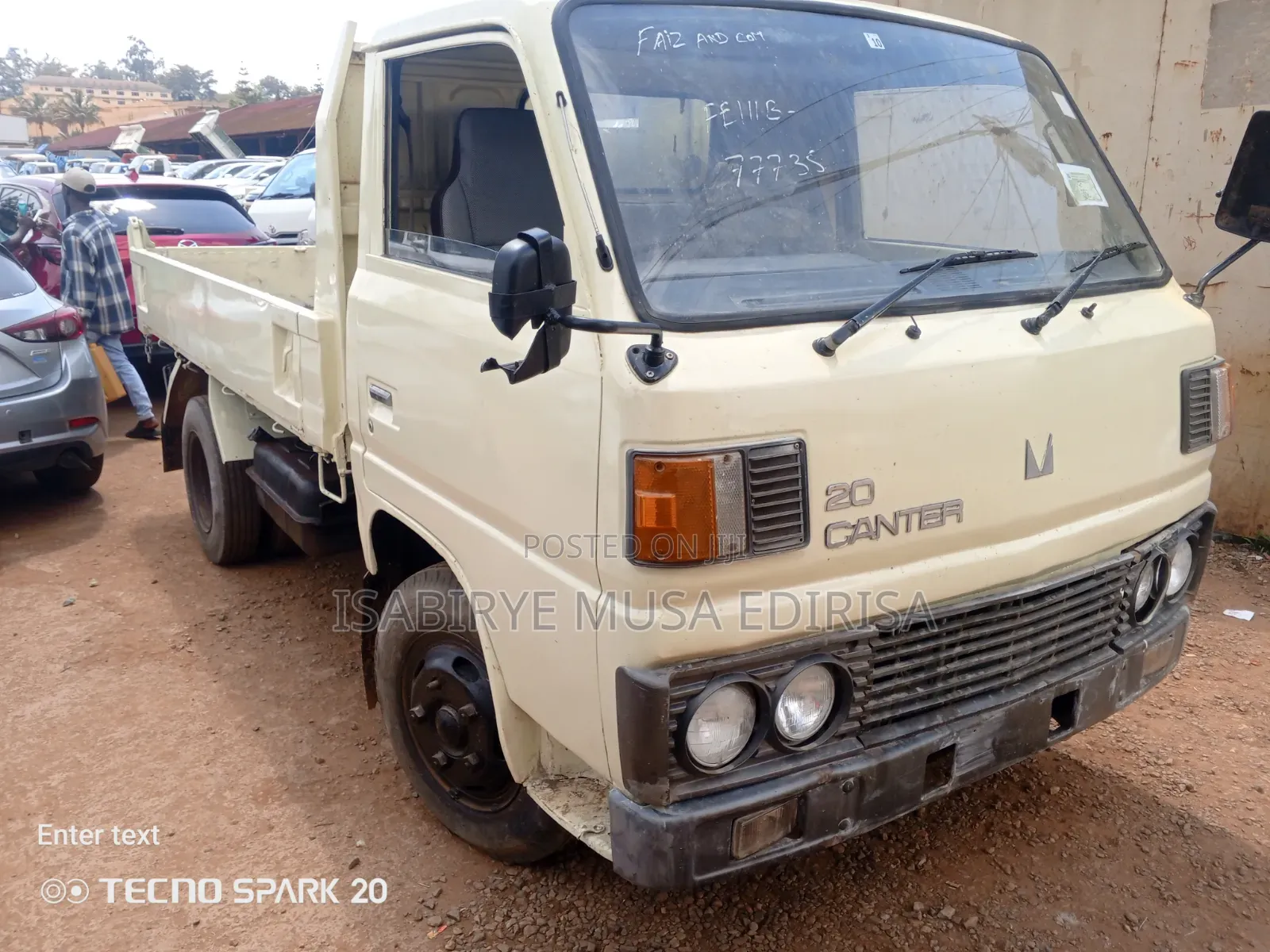 Mitsubishi Canter 1982 Yellow