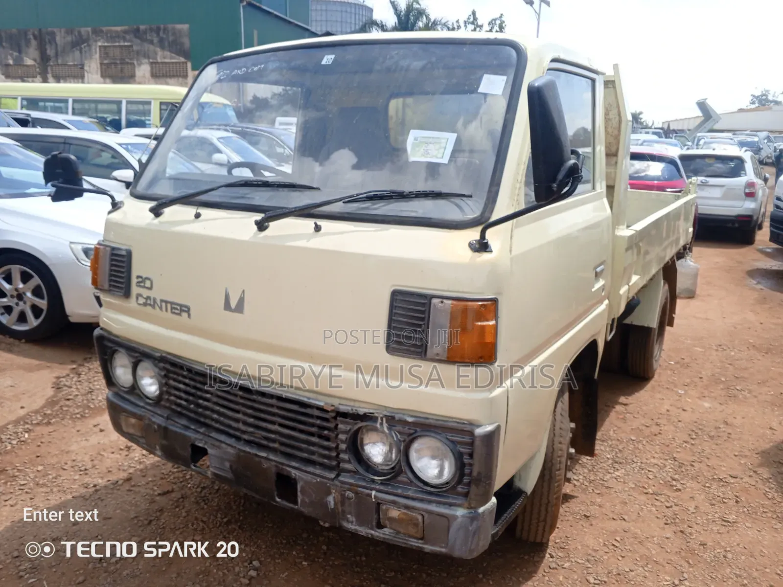 Mitsubishi Canter 1982 Yellow