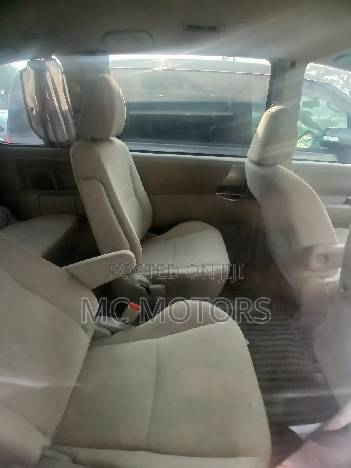 Toyota Noah 2.0 143hp AWD (7 Seater) 2013 White