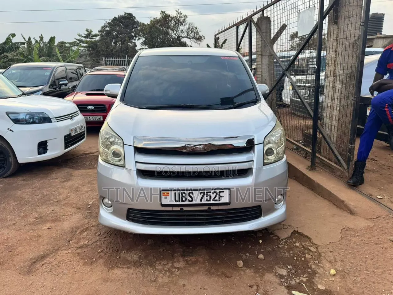 Toyota Noah 2009 Silver