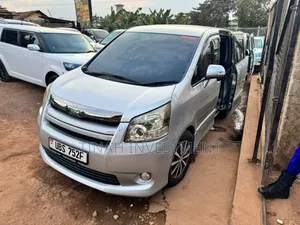 Toyota Noah 2009 Silver