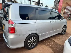 Toyota Noah 2009 Silver