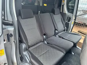 Toyota Noah 2009 Silver