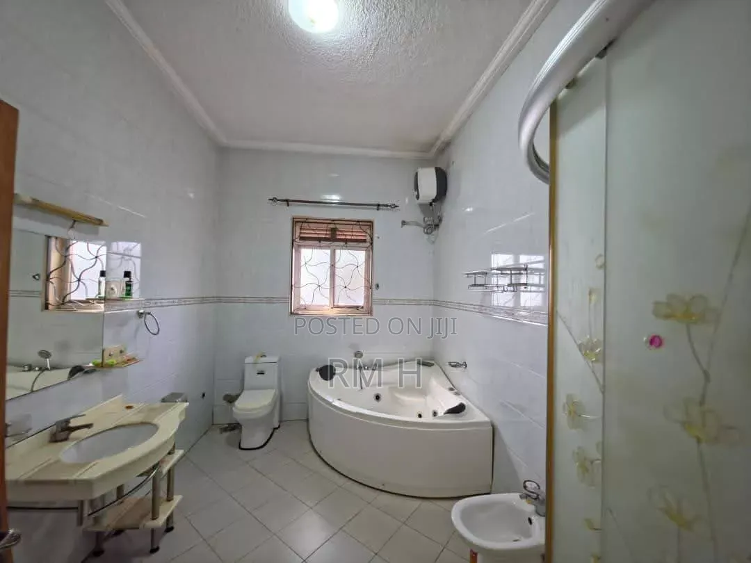4bdrm Bungalow in Buziga, Central Division for rent