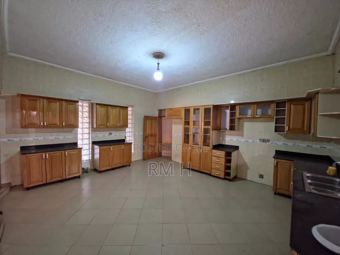 4bdrm Bungalow in Buziga, Central Division for rent