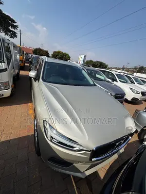 Volvo XC60 T5 Dynamic AWD 2017 Gold