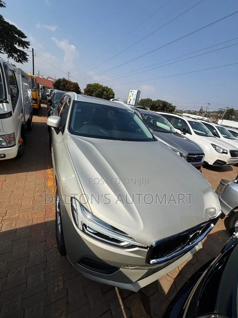 Volvo XC60 T5 Dynamic AWD 2017 Gold