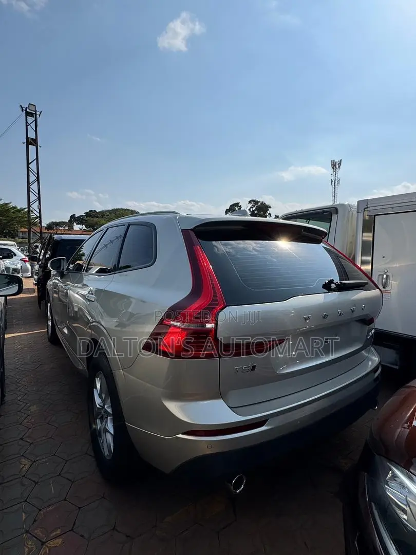 Volvo XC60 T5 Dynamic AWD 2017 Gold