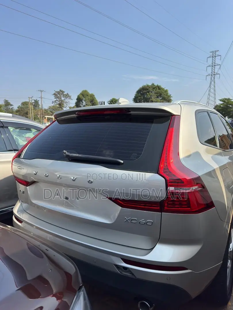 Volvo XC60 T5 Dynamic AWD 2017 Gold