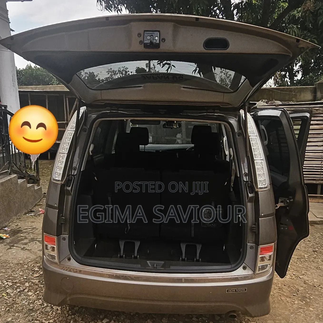 Toyota ISIS 2013 Gray