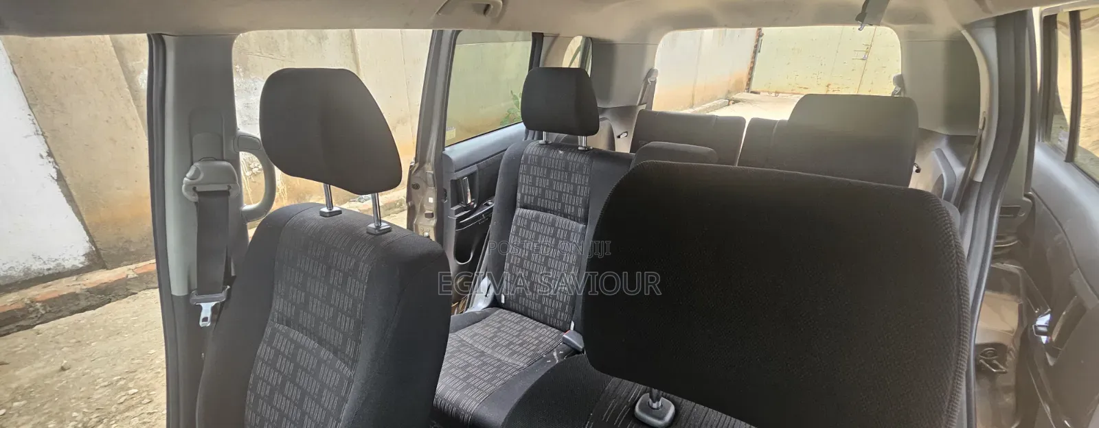 Toyota ISIS 2013 Gray