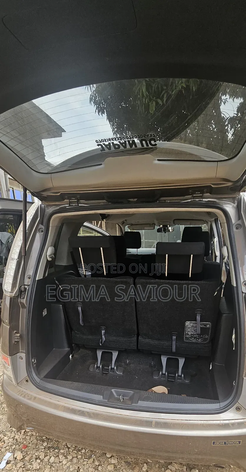 Toyota ISIS 2013 Gray