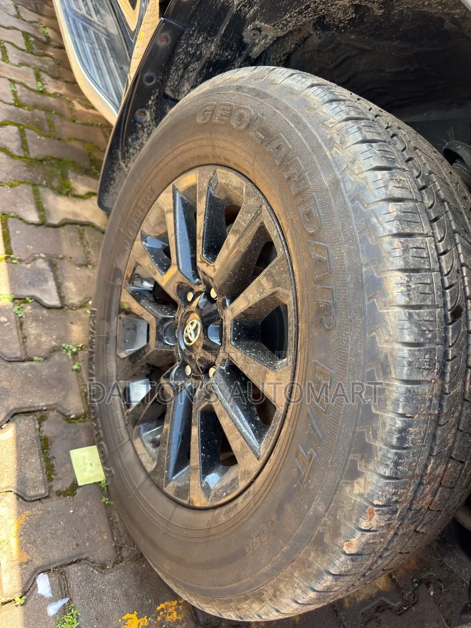 Toyota Land Cruiser Prado 2.8 2017 Black
