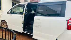 Toyota Noah 2.0 143hp AWD (7 Seater) 2010 White