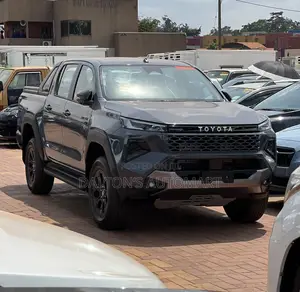 New Toyota Hilux 2025 Gray