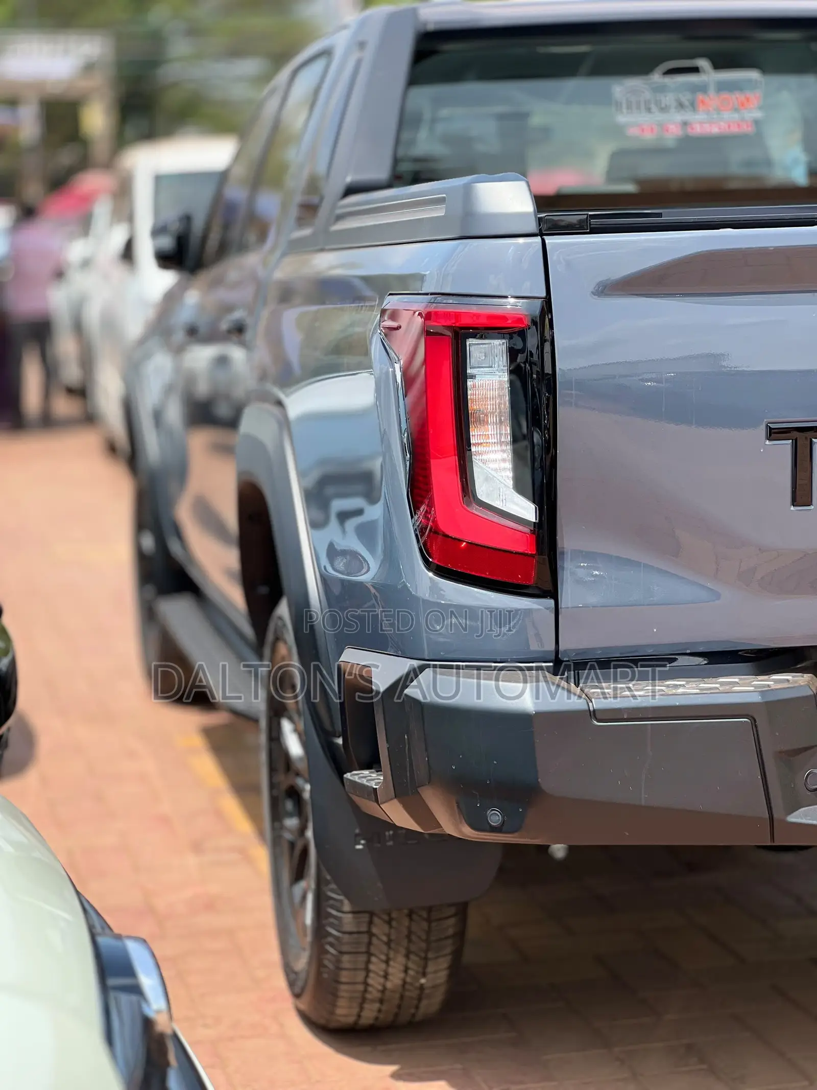 New Toyota Hilux 2025 Gray