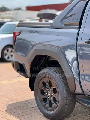New Toyota Hilux 2025 Gray