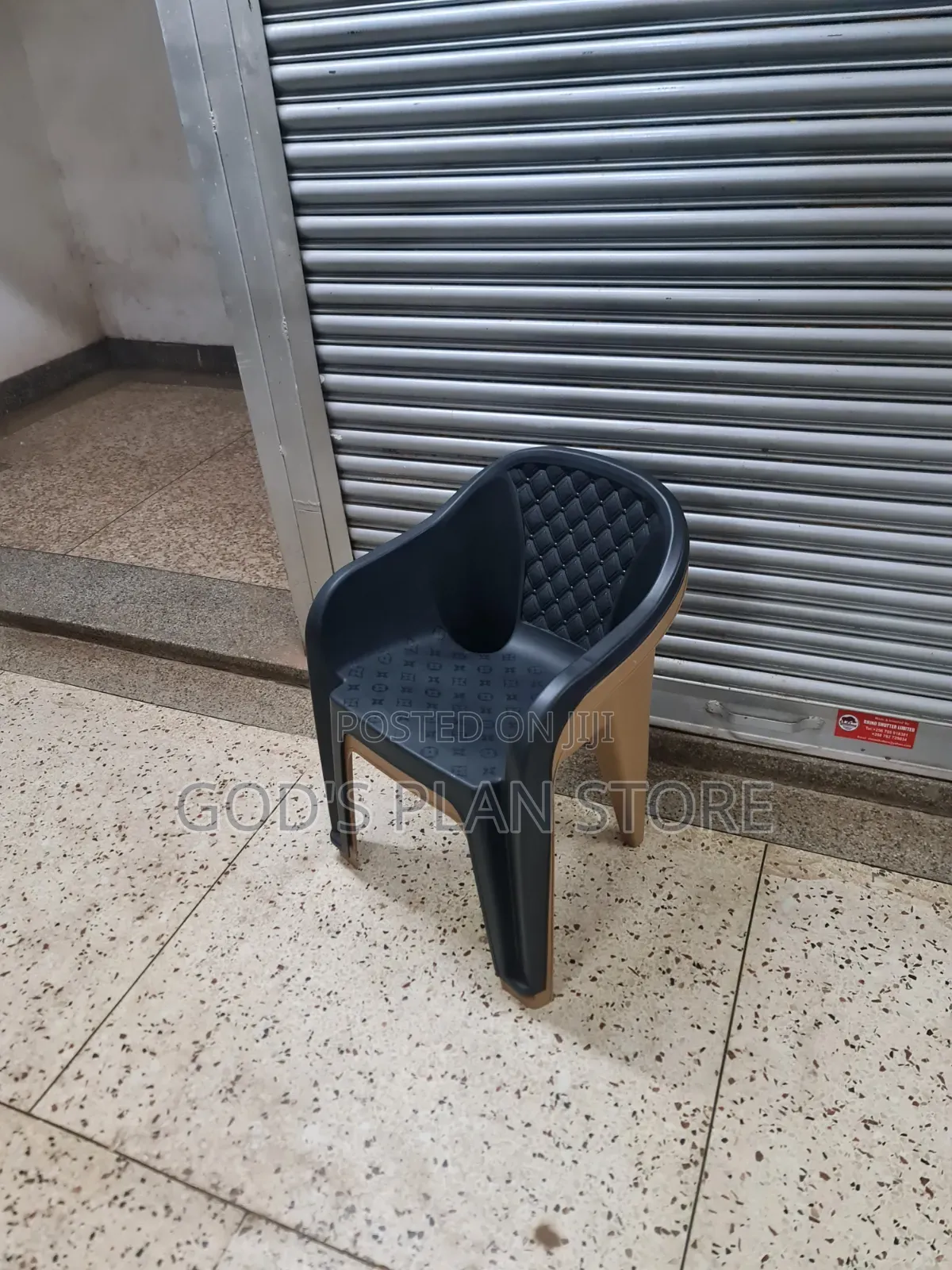 Occasionally Plastic Chairs Plastic Chairs 1pc