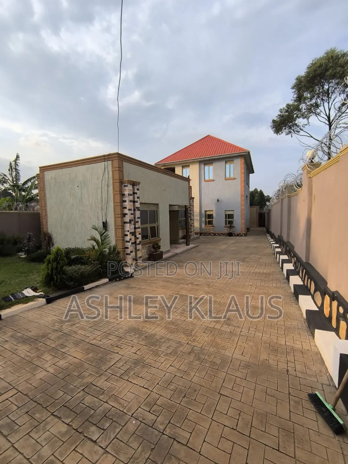 Furnished 4bdrm Block of Flats in Senge Estate, Wakiso / Wakiso