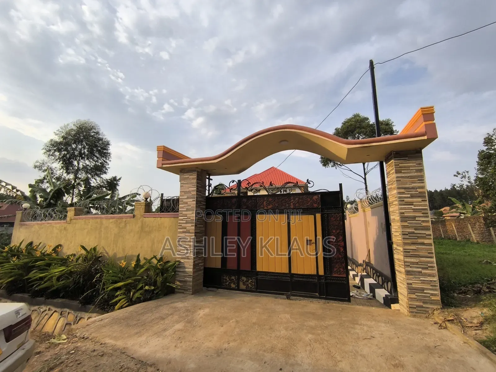 Furnished 4bdrm Block of Flats in Senge Estate, Wakiso / Wakiso
