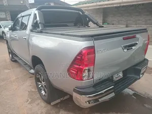 Toyota Hilux 2019 Silver