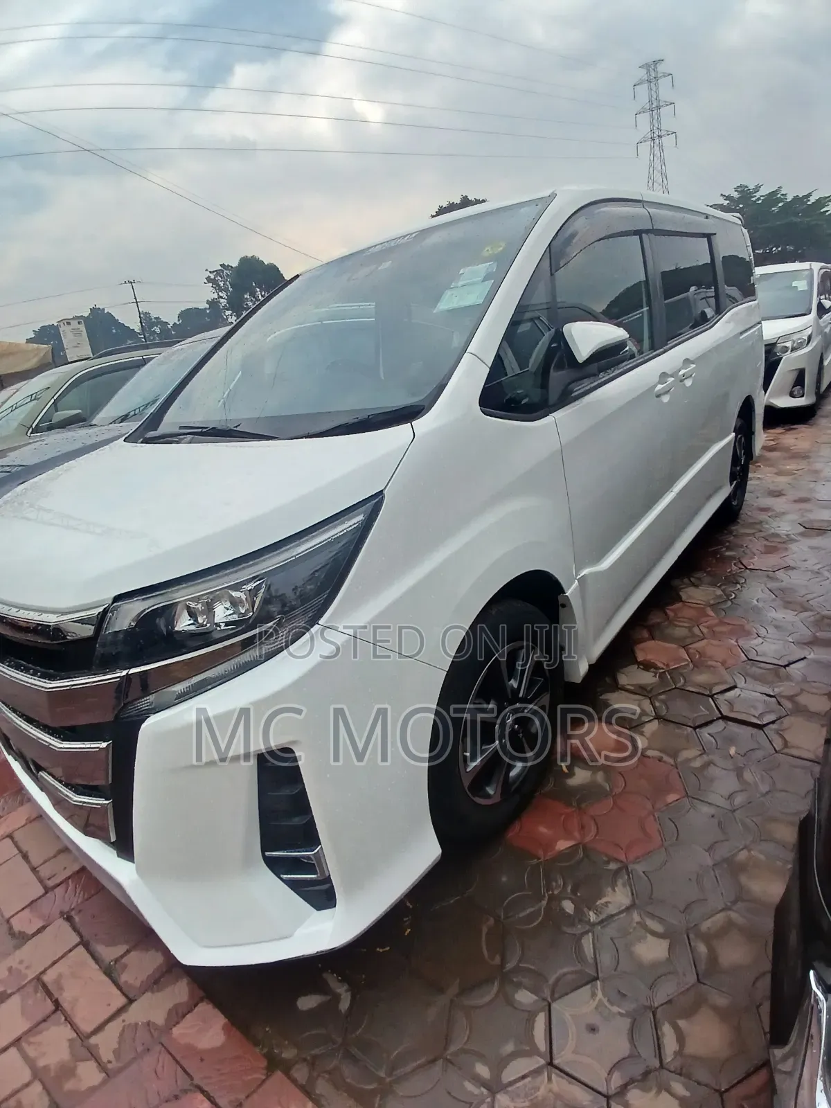 Toyota Noah 2.0 AWD (8 Seater) 2018 White