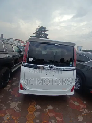 Toyota Noah 2.0 AWD (8 Seater) 2018 White