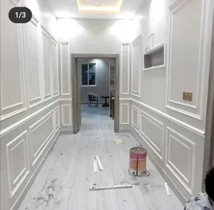 Moulding Art in Corridor